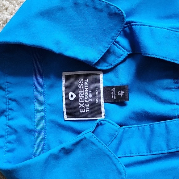 Bundle of Express Essential Shirts - Picture 2 of 7